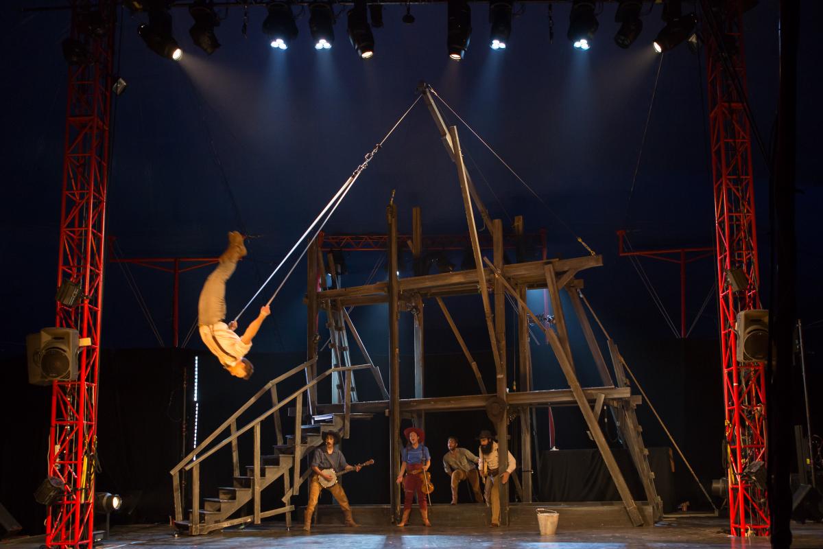 Saloon, Cirque Éloize